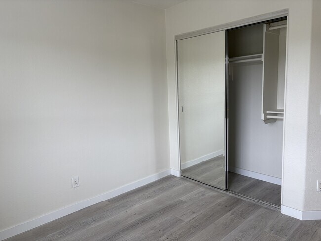 Building Photo - 4023 Bluff View Way