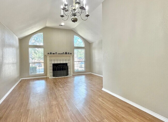 Building Photo - 2633 Bauer Dr