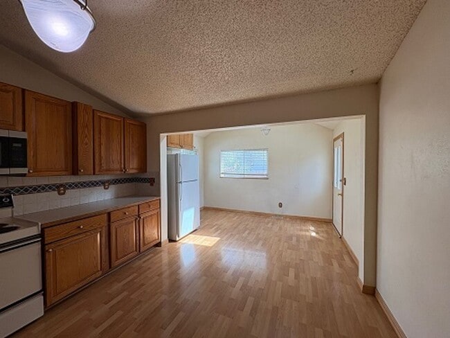 Building Photo - Settle Into Space & Comfort in This Fort Collins 3 Bedroom