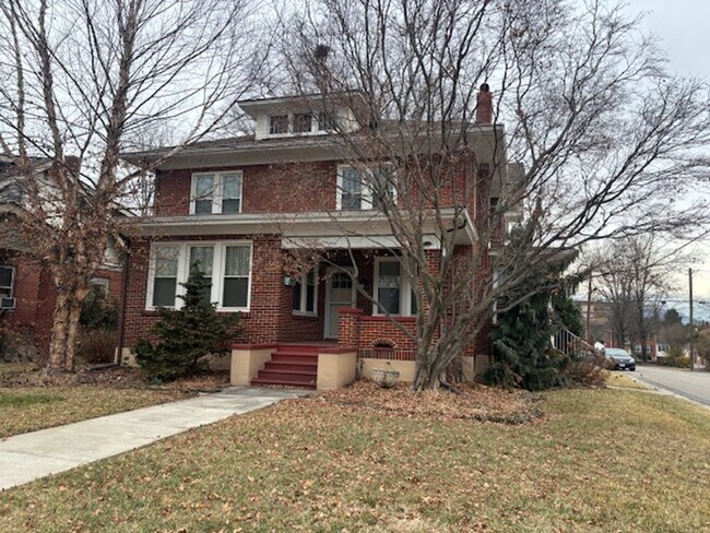 Building Photo - 1901 Avon Rd SW