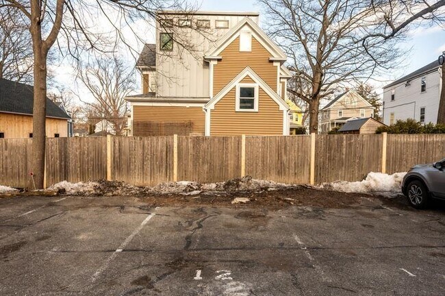 Building Photo - 677 South St