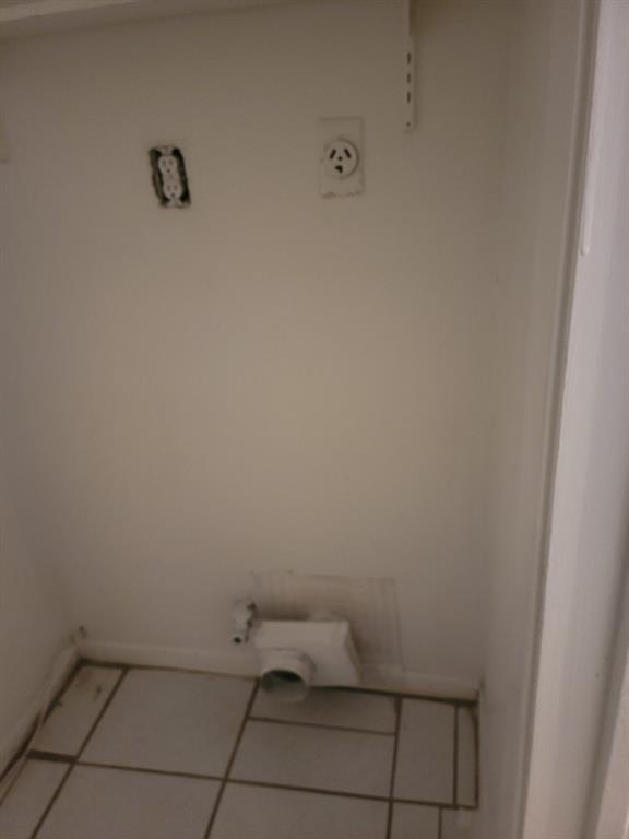 Building Photo - 13023 Maxim Dr
