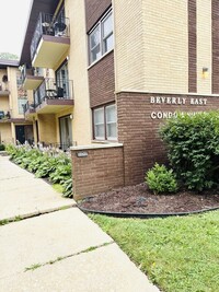Building Photo - 10425 S Hale Ave