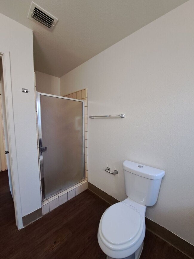 Building Photo - Central Unified District 3-bedroom 2-bathr...