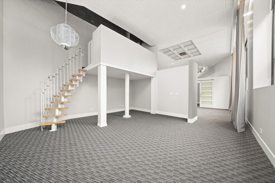 Building Photo - 300 N Ogden Ave