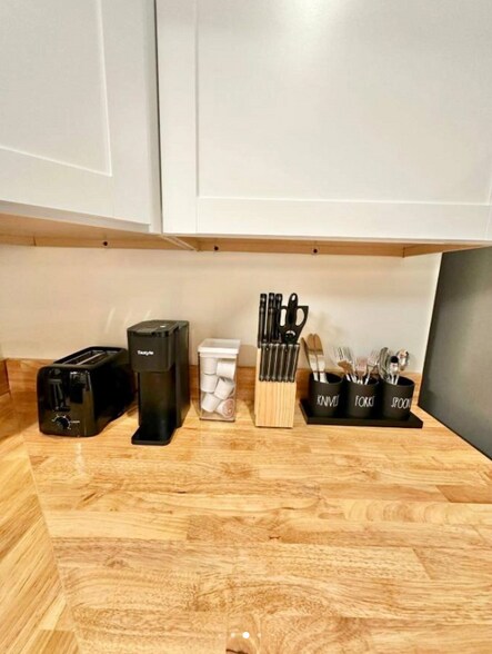 Building Photo - 1313 Live Oak St