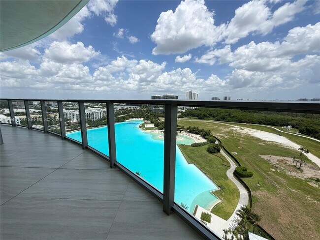 Building Photo - 2411 Laguna Cir