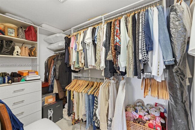 Building Photo - 16385 Biscayne Blvd