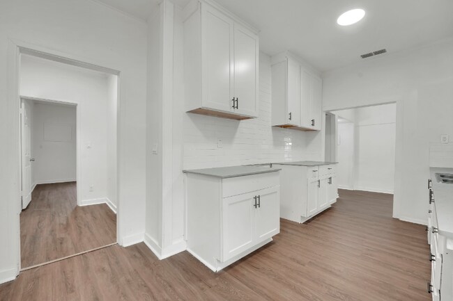 Building Photo - 610 Williams Ave