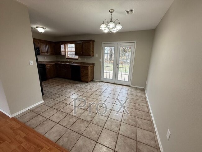 Building Photo - 1603 Annie Baxter Ave