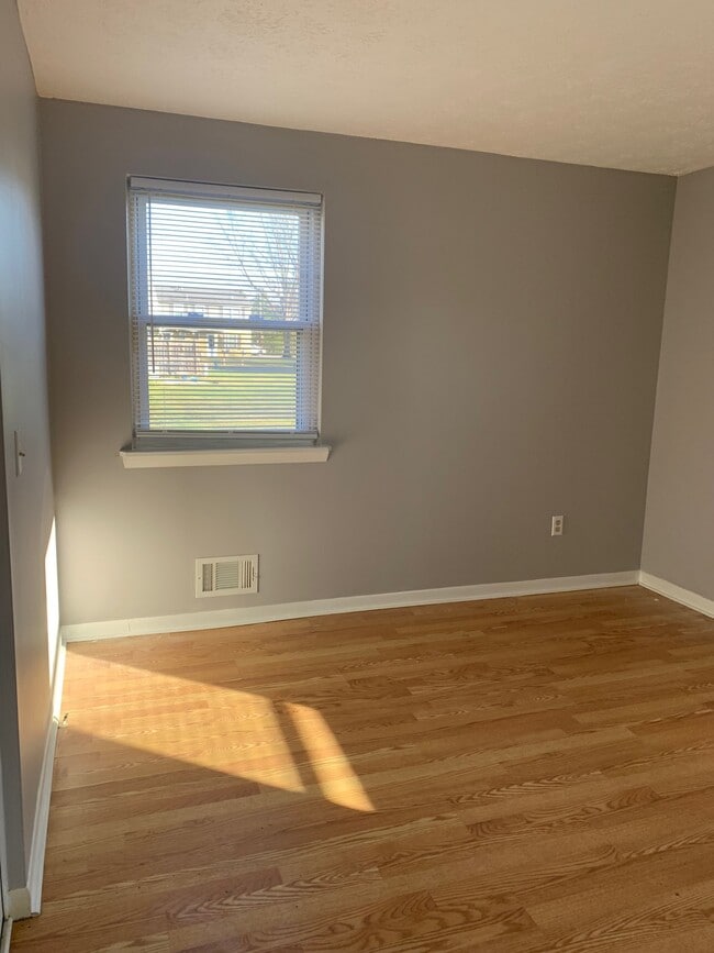 Building Photo - 33 Teakwood Ln