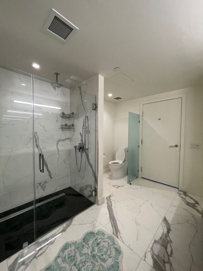 Building Photo - 2 Bedroom-2 Bathroom Fully Furnished Condo...