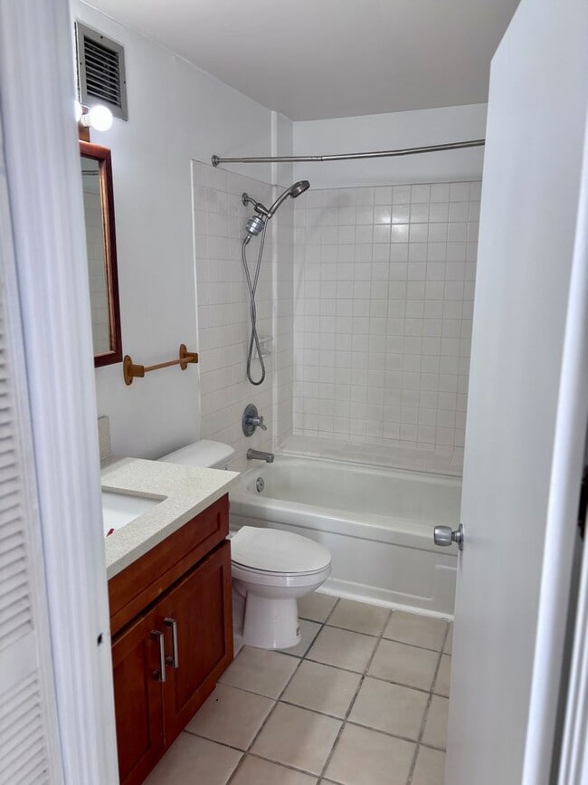 Building Photo - Available Now : 1 bedroom, 1 bath with 1 assigned parking stall in Summer Ville