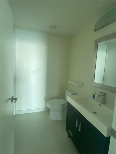 Building Photo - 1900 Bayshore Dr