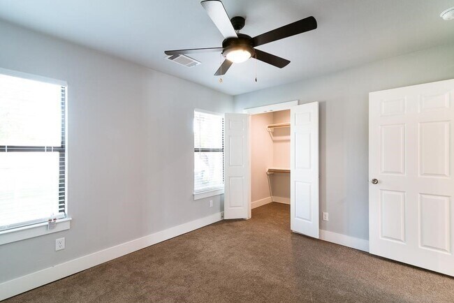 Building Photo - 1919 Lombardy St