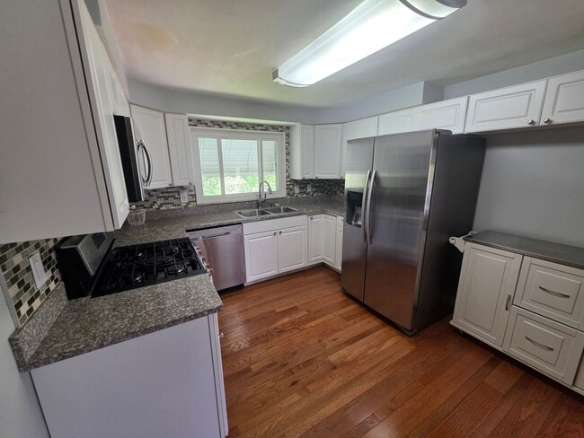 Building Photo - 3-bedroom, 2-bath home in West Mifflin