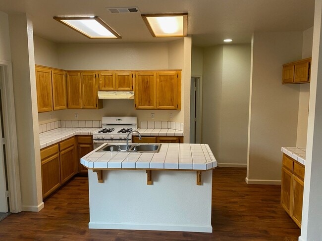 Building Photo - 1920 Fern Dr