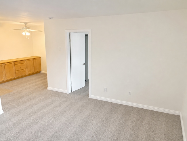 Building Photo - 4860 Rolando Ct