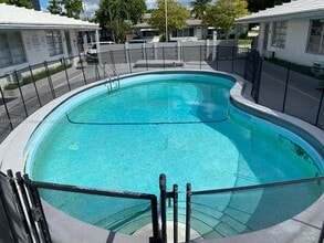 Building Photo - 724 NE 6th St