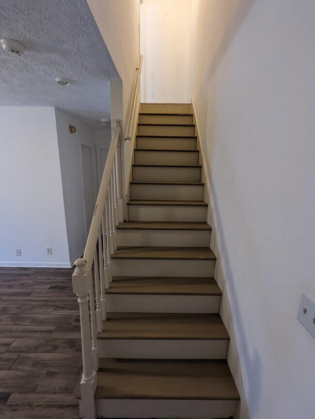 Building Photo - 215 Hickory Forge Dr