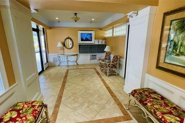 Building Photo - 1500 Park Beach Cir