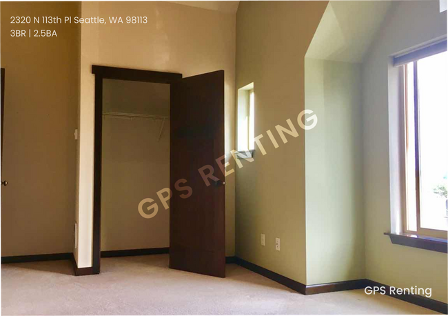 Building Photo - 3 Bed 2.5 Bath Town Home in North Seattle