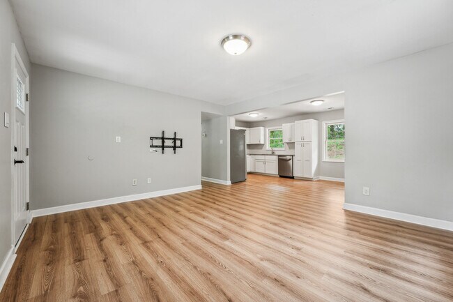 Building Photo - 508 Solar Dr
