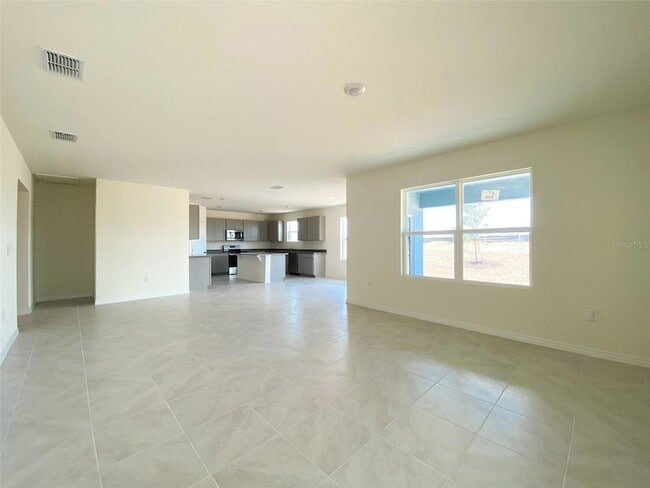 Building Photo - 495 Lily Ln