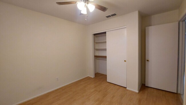 Building Photo - TERRIFIC FOUR BEDROOM PEORIA HOME WITH A POOL!