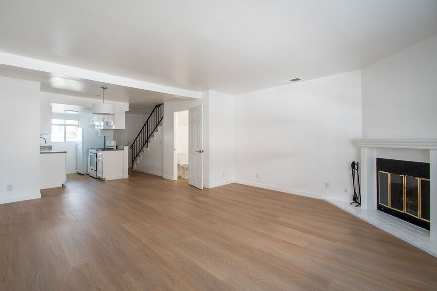 Building Photo - 5340 Whitsett Ave