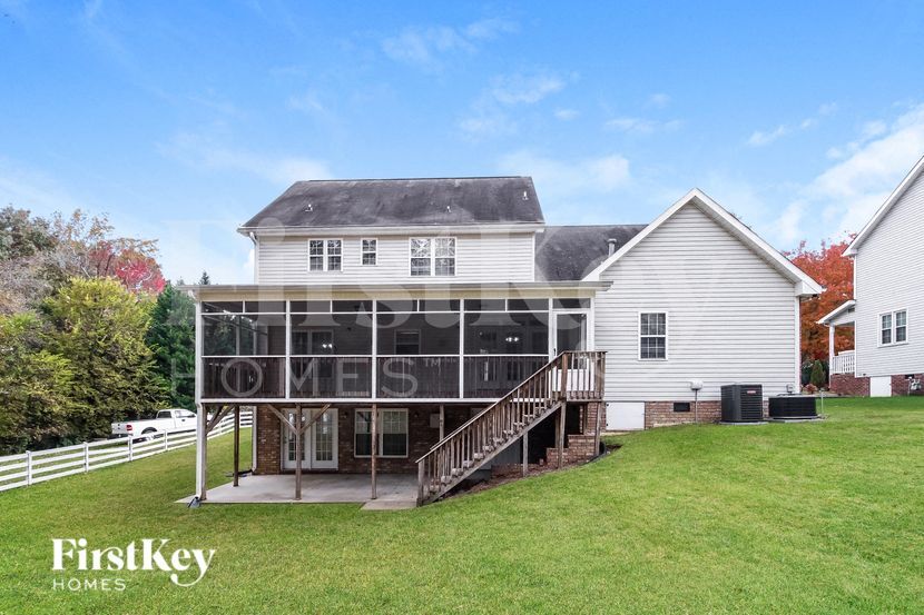 Building Photo - 2611 White Fence Way