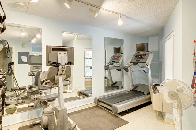 Building Photo - 711 W Gordon Ter