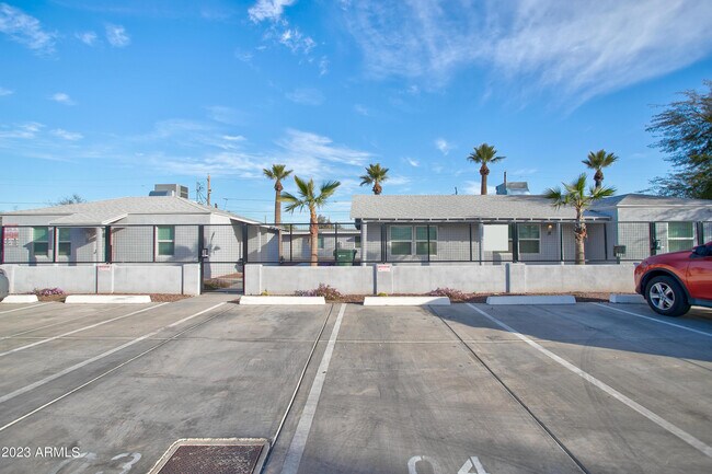 Building Photo - 206 E Jones Ave
