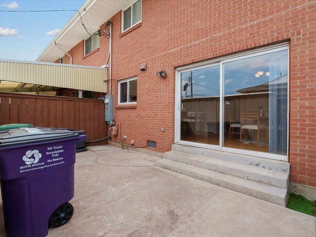 Building Photo - 9264 Mansfield Ave