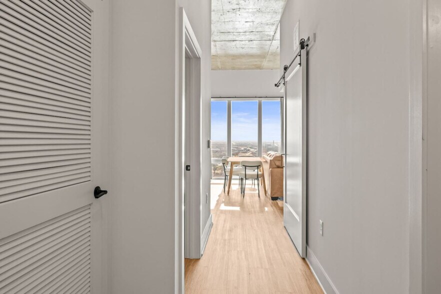 Building Photo - 605 N 12th St