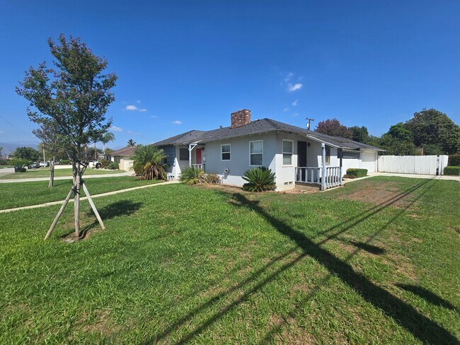 Building Photo - 778 S Albertson Ave
