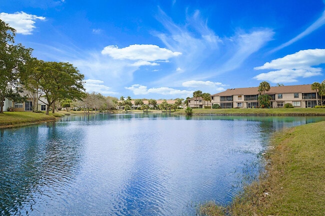 Building Photo - 605 Harbour Pointe Way