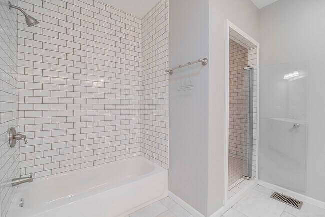 Building Photo - 1906 W 17th St