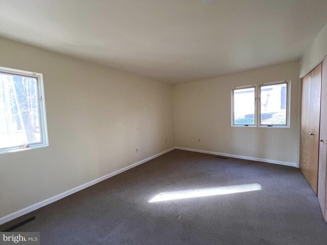 Building Photo - Beautiful 3bd 3bth contemporary A-framed home in the prestigious Eagle's Nest community.