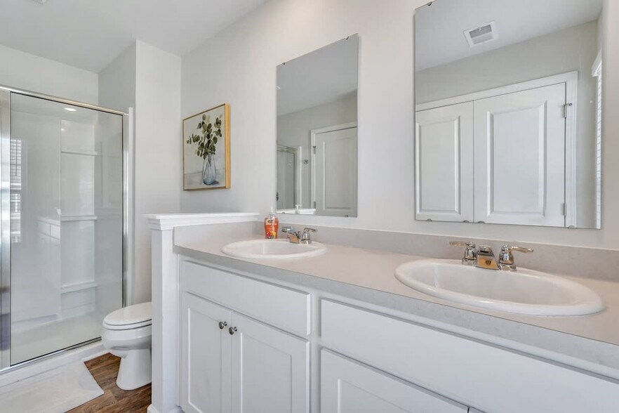 Building Photo - 321 Dogwood Cir