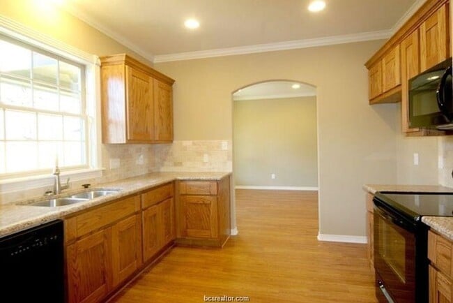 Building Photo - 4103 Whispering Creek Dr