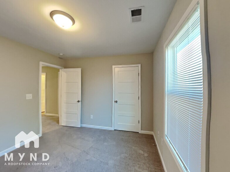 Building Photo - 389 Springwater Wy