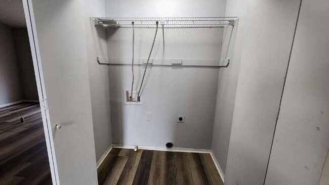 Building Photo - 5703 Wells Cir