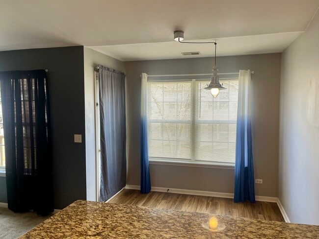 Building Photo - 1179 N Village Dr