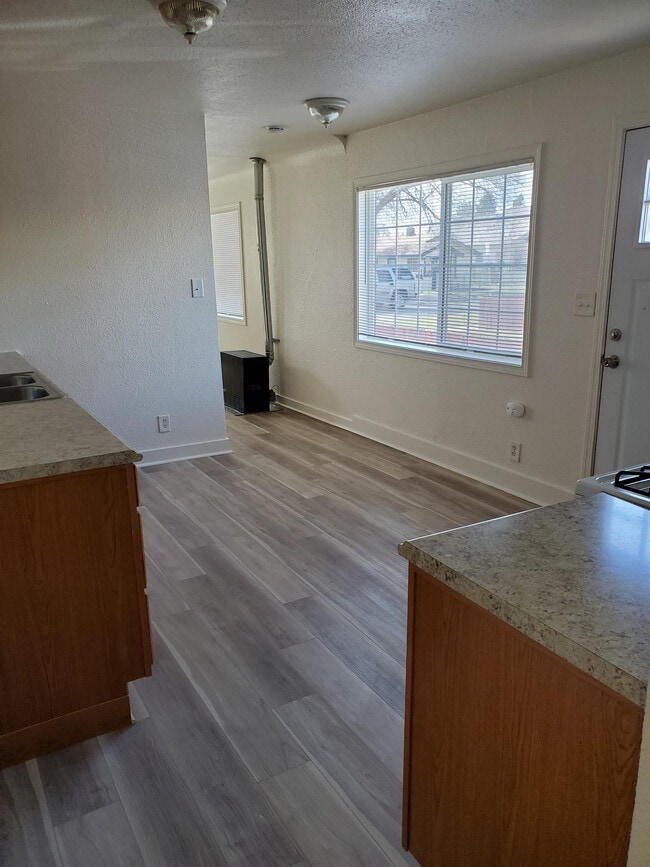 Building Photo - 2139 Orchard Ave