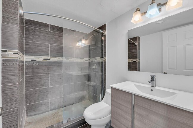 Building Photo - 4164 Inverrary Dr