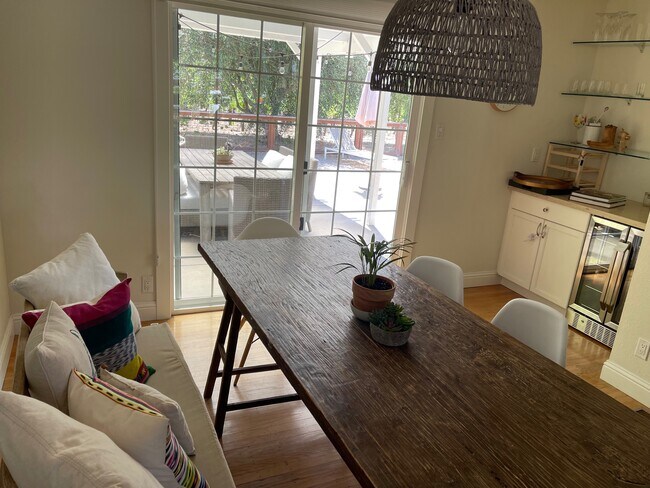 dining room - 1077 Valley View St