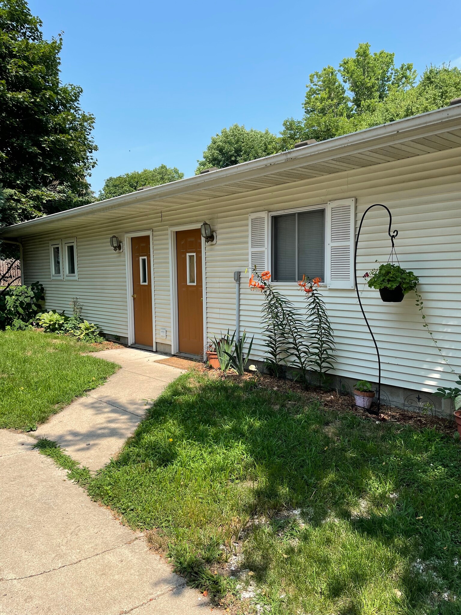 Garage - 407 Grace St