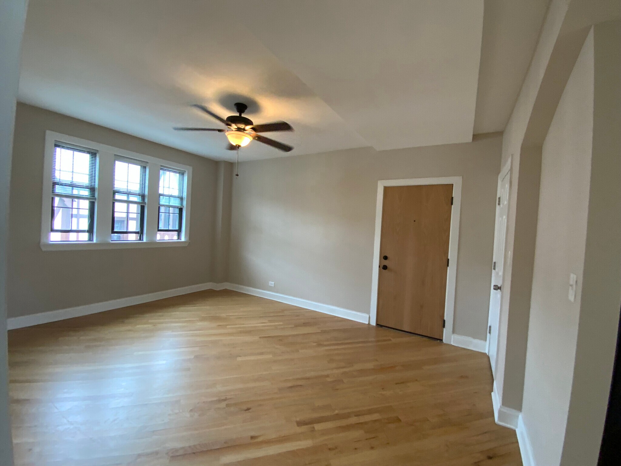 Building Photo - 894 Green Bay Rd