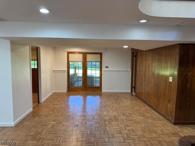 Building Photo - 76 Cider Mill Rd